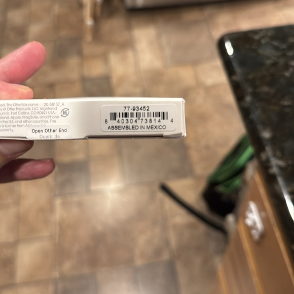 iPhone 15 pro case OtterBox 
Commuter Series for MagSafe - Picture 5 of 5